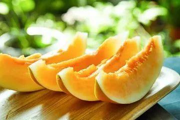 孩子吃白沙蜜瓜好吗视频,孩子食用白沙蜜瓜的益处与注意事项