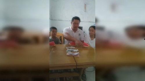 吃瓜比赛被迫上台比赛视频,被迫上台的选手演绎“瓜王”风采